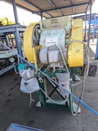 ロールクラッシャー　Roll Crusher
