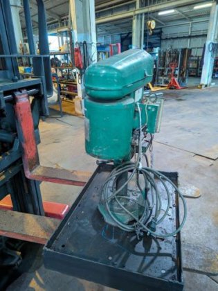 卓上ボール盤　Drilling Machine