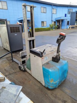 0.9t 电池手动升降机 电池手动升降机