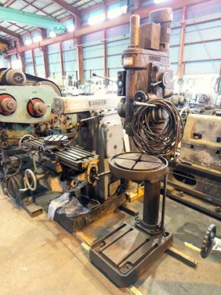 直立ボール盤　Upright Drilling Machine