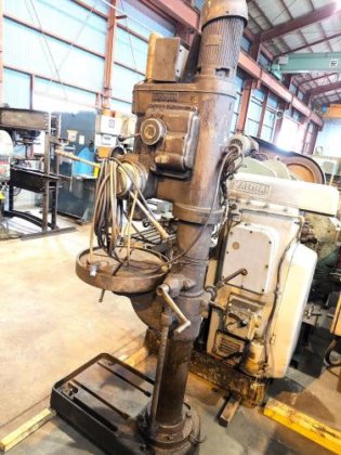 直立ボール盤　Upright Drilling Machine