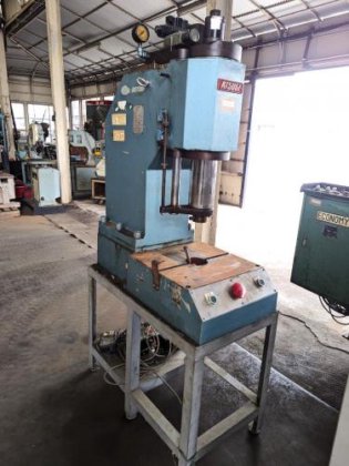 10t油圧卓上プレス　Press Machine