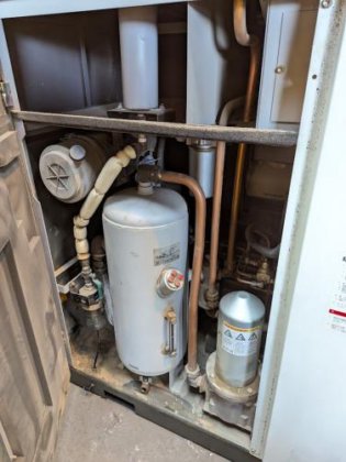 スクリューコンプレッサー　Screw Compressor