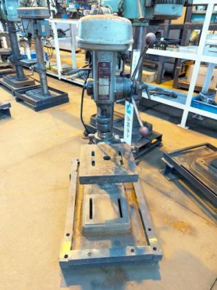 卓上ボール盤　Drilling Machine