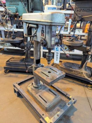 卓上ボール盤　Drilling Machine