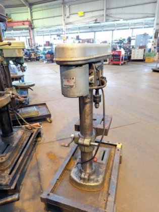 卓上ボール盤　Drilling Machine