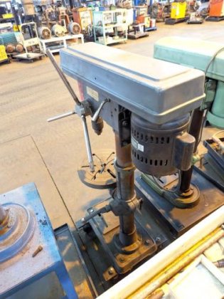 卓上ボール盤　Drilling Machine