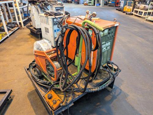 半自動溶接機　Welding Machine