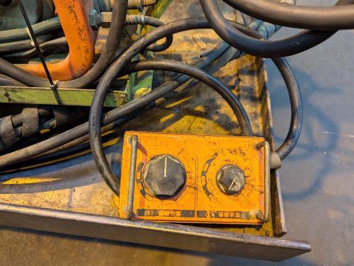 半自動溶接機　Welding Machine