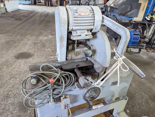 サッシ切断機　Cutting Machine