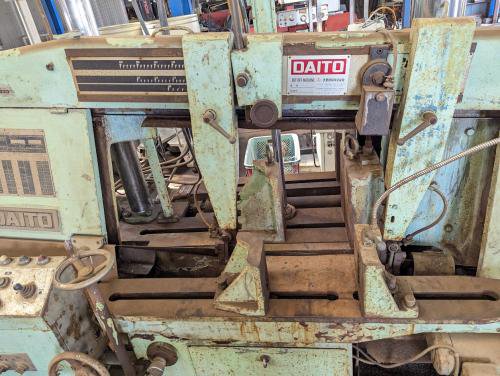 バンドソー　Band Sawing Machine