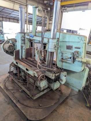 バンドソー　Band Sawing Machine