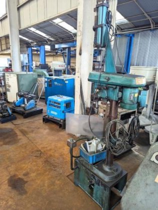 卓上ボール盤　Drilling Machine