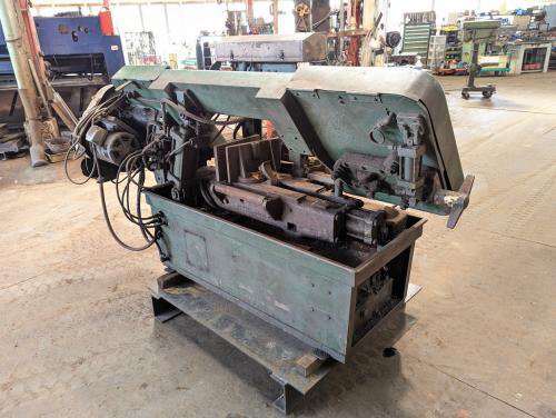 バンドソー　Band Sawing Machine