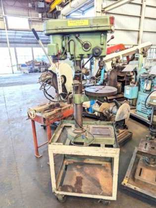 卓上ボール盤　Drilling Machine