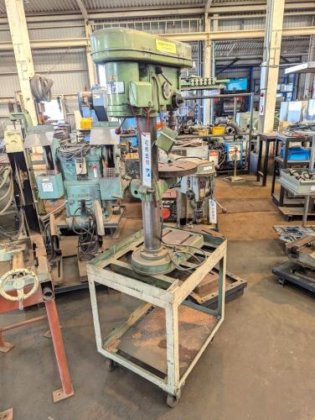 卓上ボール盤　Drilling Machine