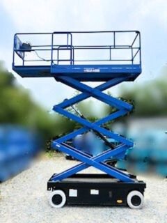 高所作業車　AERIAL WORK　PLATFORM