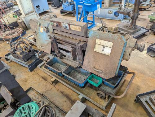 バンドソー　Band Sawing Machine