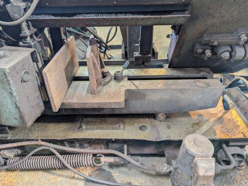 バンドソー　Band Sawing Machine