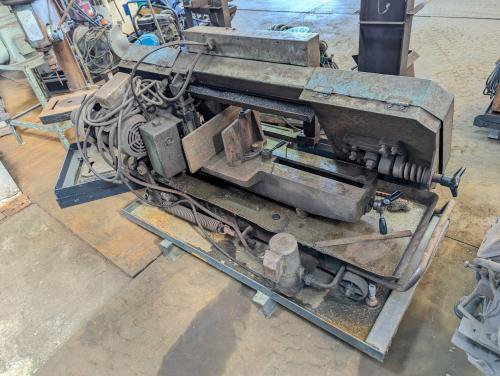 バンドソー　Band Sawing Machine