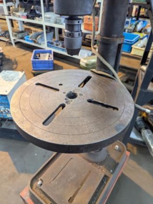 卓上ボール盤　Drilling Machine