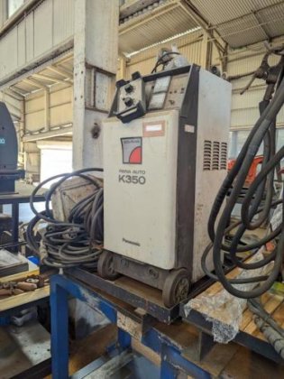 半自動溶接機　Welding Machine