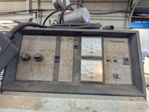 半自動溶接機　Welding Machine