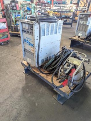 半自動溶接機　Welding Machine