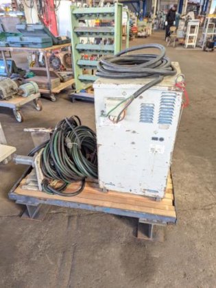 半自動溶接機　Welding Machine