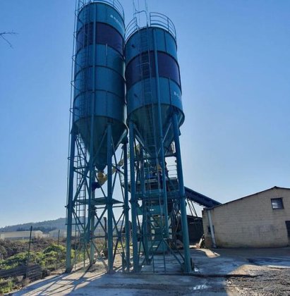 セメントサイロ 50 トン。在庫あり！