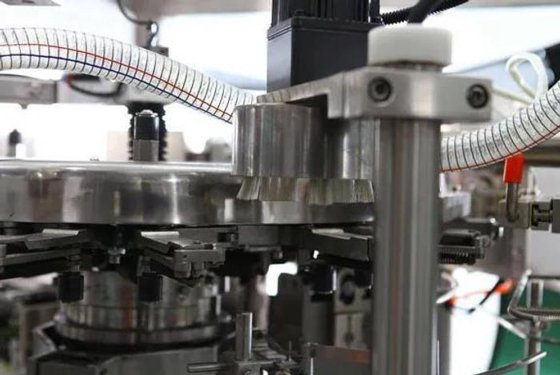 セリウムの自動前もって作られた袋の包装ラインは充填機を量る微粒の粉をスパイスで味付けします