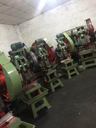 Full automatic snap button stud