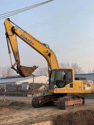 KOMATSU PC200-8