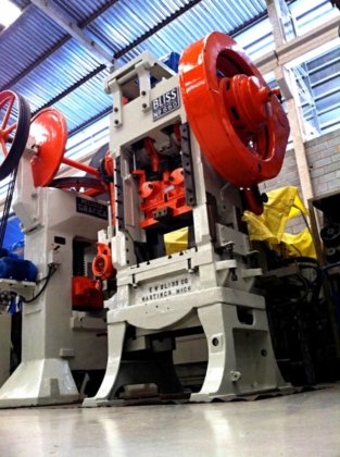 直边双曲柄后齿轮压力机 BLISS 660 - 高产量压力机