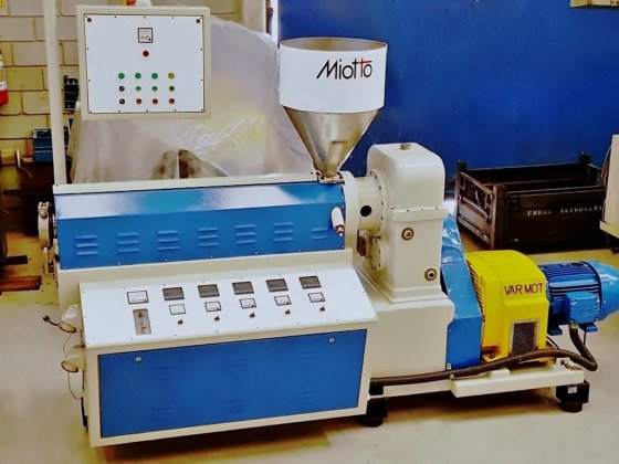 MIOTTO 単軸スクリュー押出機