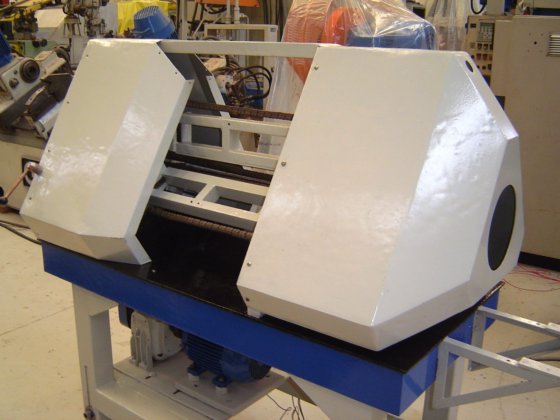 プロプラスト CAT 100 パイプおよびホース用キャタピラー型プーラー