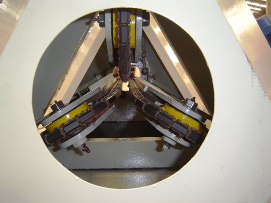 プロプラスト CAT 100 パイプおよびホース用キャタピラー型プーラー