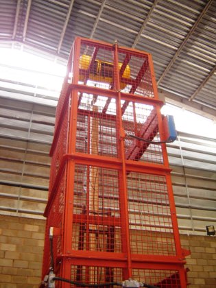 貨物用エレベーター