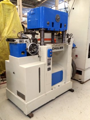 SCHULER FCHS プログレッシブスタンピングプレス（4列高速）