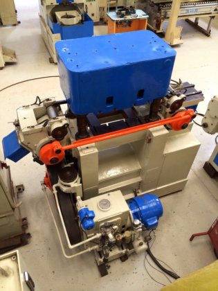 SCHULER FCHS プログレッシブスタンピングプレス（4列高速）