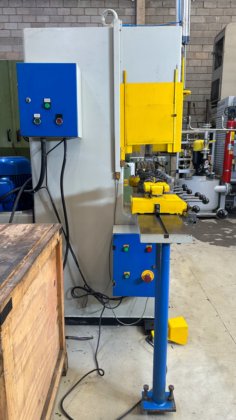 Ciola PD-25 シャフト矯正用油圧プレス