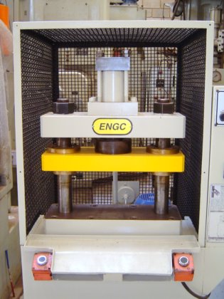 双柱液压机 EGC 2CHD 10-60