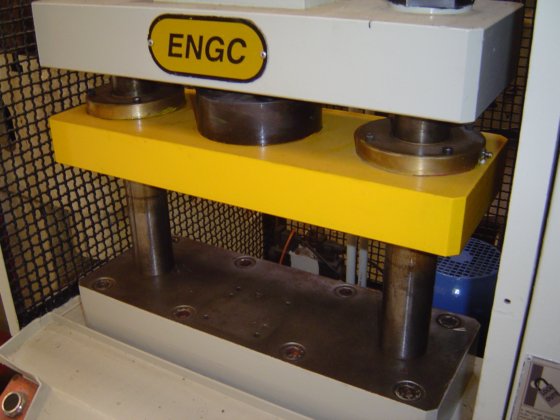 双柱液压机 EGC 2CHD 10-60