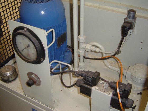 双柱液压机 EGC 2CHD 10-60