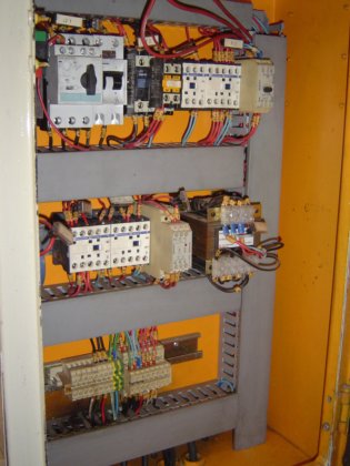 双柱液压机 EGC 2CHD 10-60