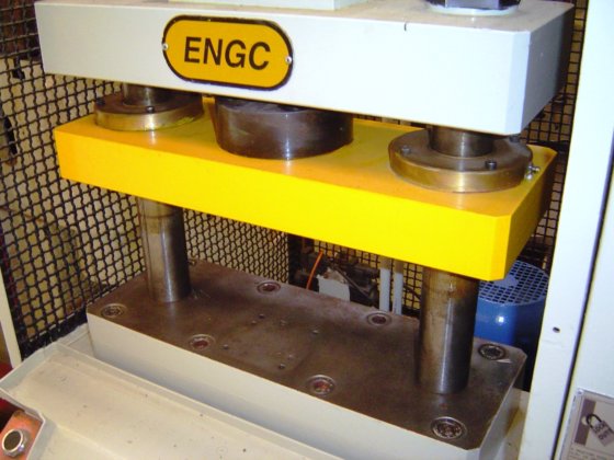 双柱液压机 EGC 2CHD 10-60