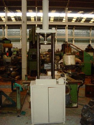 4列油圧プレス（無印）300×300