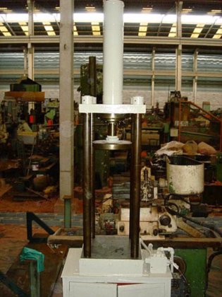 4列油圧プレス（無印）300×300