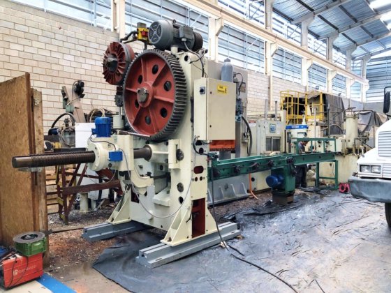 爱尔福特钢坯棒材剪切机 315 吨。