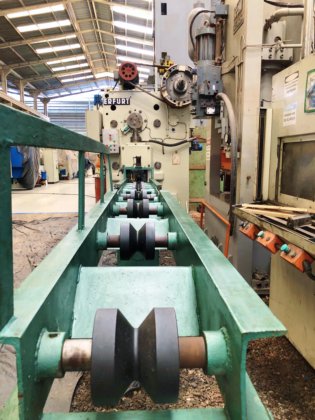 爱尔福特钢坯棒材剪切机 315 吨。